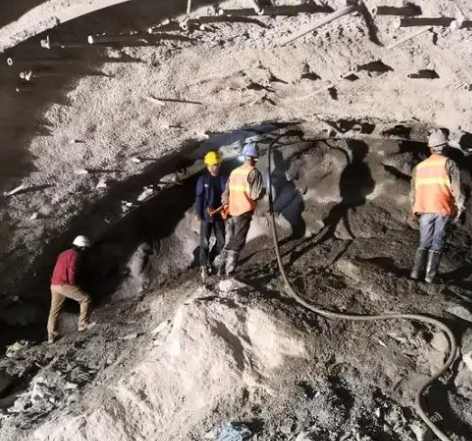 民权拱顶带模注浆料的施工流程及注意事项